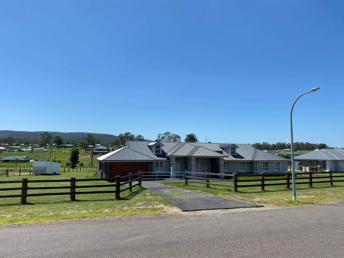 Rosehill Vines Villa Millfield Exterior photo